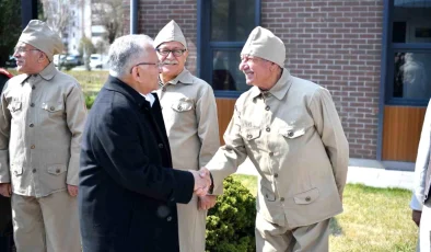 Başkan Büyükkılıç, Mustafa Kumlu Ulu Çınarlar Yaşlı Yaşam ve Dayanışma Merkezi’ni Ziyaret Etti