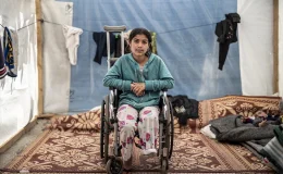 İsrail’in Gazze Şeridi’ndeki saldırıda ailesini ve bacağını kaybeden Filistinli çocuk protez bacak hayali kuruyor