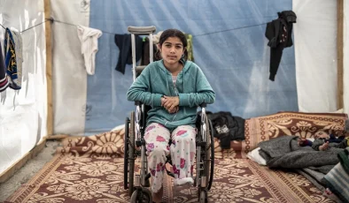 İsrail’in Gazze Şeridi’ndeki saldırıda ailesini ve bacağını kaybeden Filistinli çocuk protez bacak hayali kuruyor