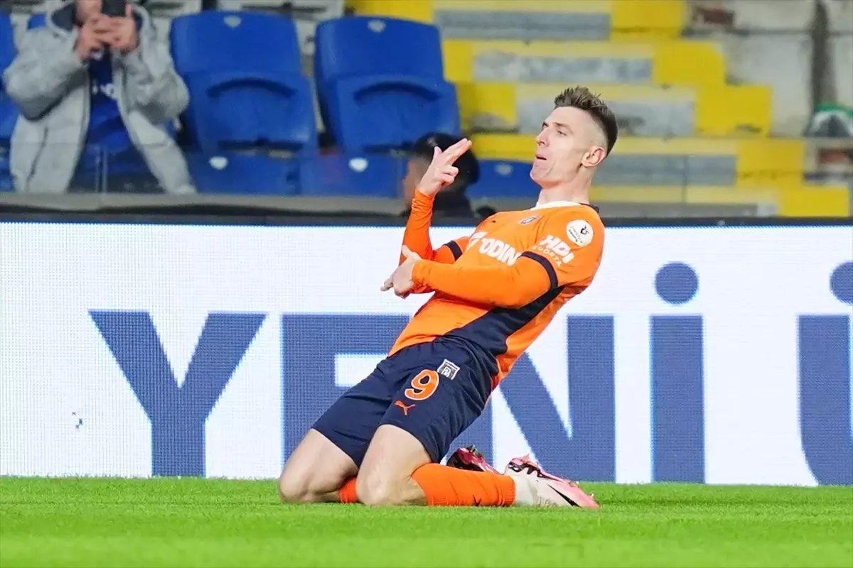 Başakşehir Göztepe’yi 4-0 Geçti