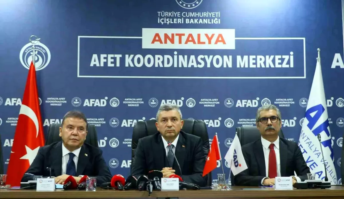 Antalya’da Taşımalı Eğitime 1 Gün Ara Verildi