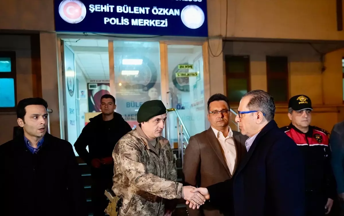 İstanbul Emniyet Müdürü Yıldız, Sultangazi’de asayiş uygulamasındaki ekipleri denetledi Açıklaması