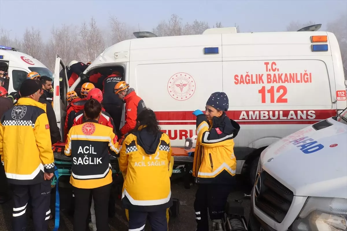 Erzurum’da Ambulans Kazası: 8 Yaralı