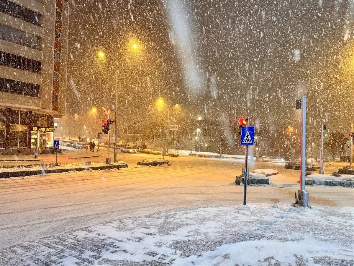 Erzurum’da Kar Yağışı Hayatı Olumsuz Etkiledi