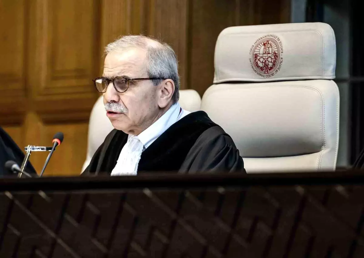 Lübnan’da Yeni Hükümet Görevine Salam Atandı